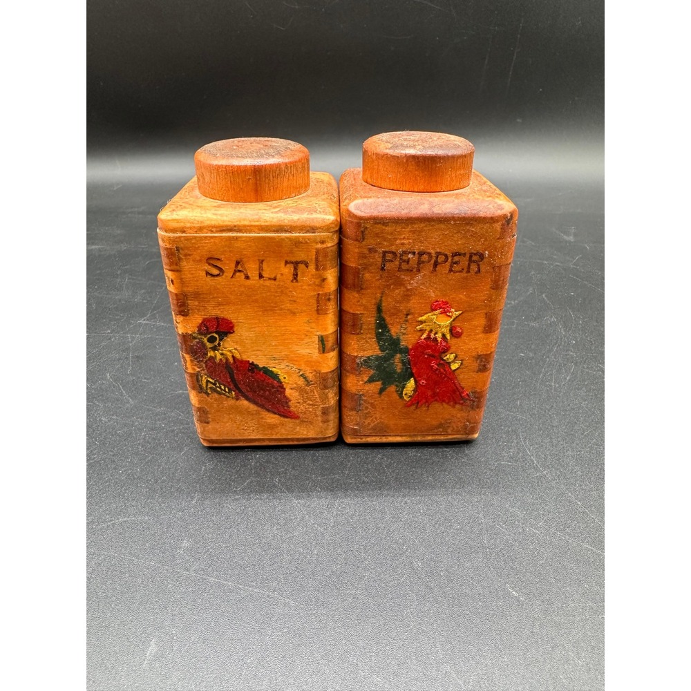 Vintage Wooden Rooster Salt and Pepper Shakers Rustic Farmhouse Kitchen Decor